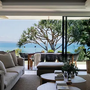  Holiday home Court 4 Beachfront Bliss